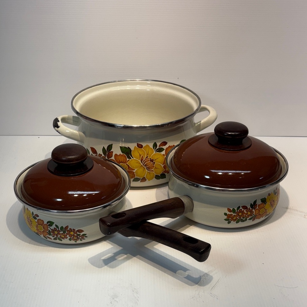 Vintage Floral Enamel Cookware Set in Brown and Cream